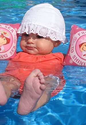 TODDLER SWIMMING